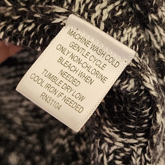 Kim Roger's Black Cable Knit Sweater 2 Button Front Closure. Women's Size L - Picture 6 of 11